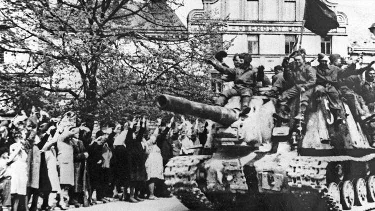 Объявление об окончании войны 1945