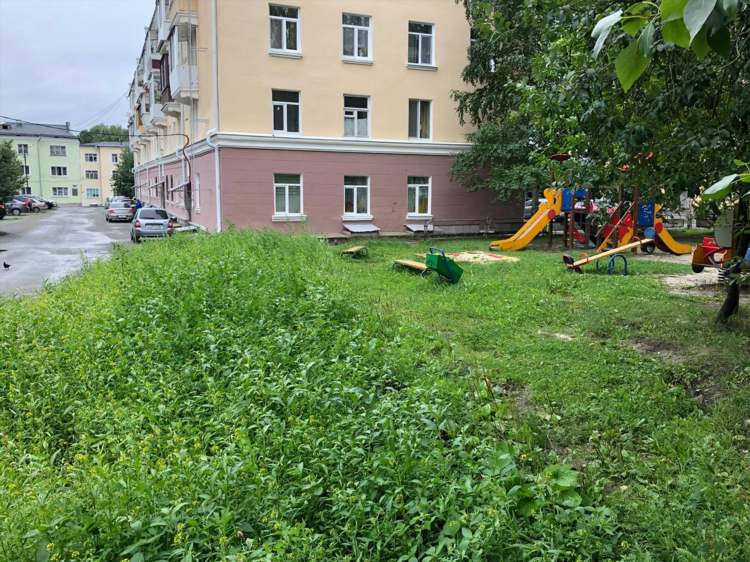 Приподъездная доска объявлений
